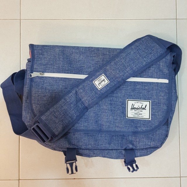 Herschel Messenger Bag, Men's Fashion, Bags, Sling Bags on Carousell