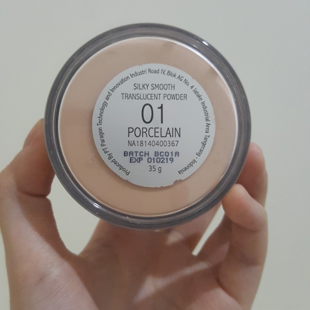 Make Over Silky Smooth Tranlucent Powder Loose Powder 01 Porcelain Kesehatan Kecantikan Rias Wajah Di Carousell