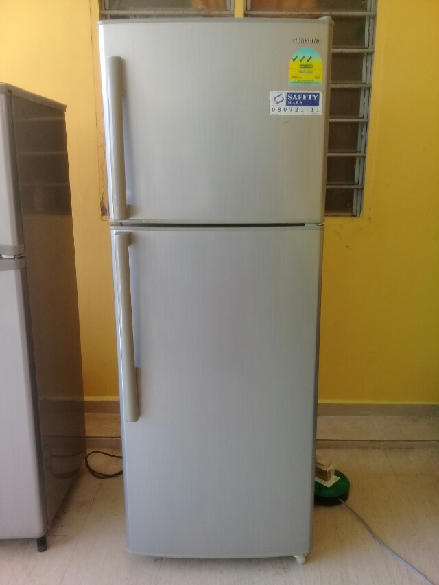 Peti Sejuk 2 Pintu Jenama Samsung Kitchen Appliances On Carousell