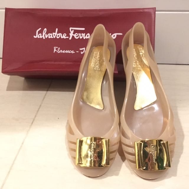 Sepatu jelly hotsell salvatore ferragamo