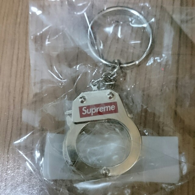 Supreme handcuffs keychain cheap