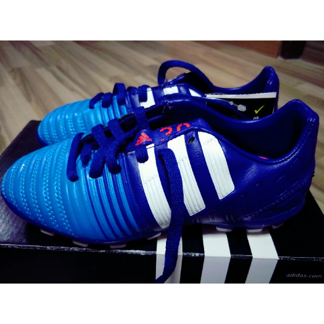 size 13 soccer boots