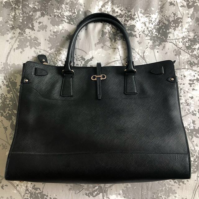 Ferragamo briana tote clearance