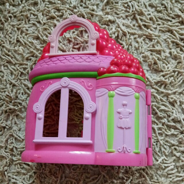 strawberry shortcake doll house