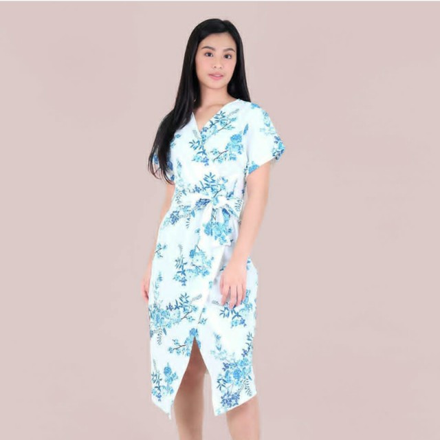 HTP Floral Wrap Dress (Category: Dresses) located in Quezon City. Submitted by angshopper (Listing ID 152844013, Image 1). Description: Brand new with tag, very pretty in actual Actual dress worn by the model Best fits up to semi large.