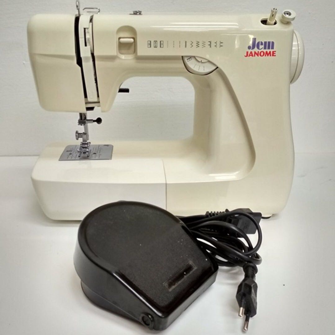 Janome JEM 639 Compact Sewing Machine (Used), Hobbies & Toys, Stationery & Craft, Craft