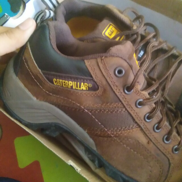Sepatu Caterpillar Original Bekas Belum Pernah Di Pakai Fesyen Pria Sepatu Di Carousell
