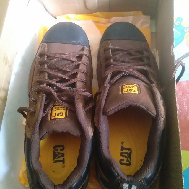 Sepatu Caterpillar Original Bekas Belum Pernah Di Pakai Fesyen Pria Sepatu Di Carousell