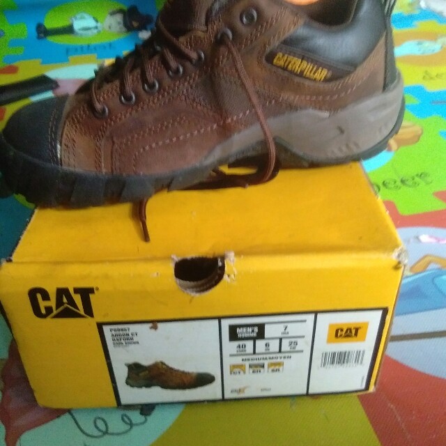 Sepatu Caterpillar Original Bekas Belum Pernah Di Pakai Fesyen Pria Sepatu Di Carousell