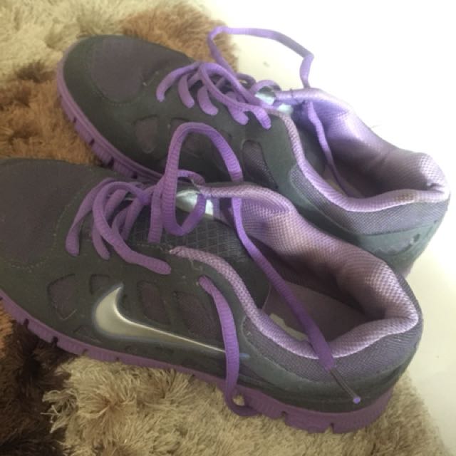 Sepatu Olahraga Wanita Nike Fesyen Wanita Sepatu Di Carousell