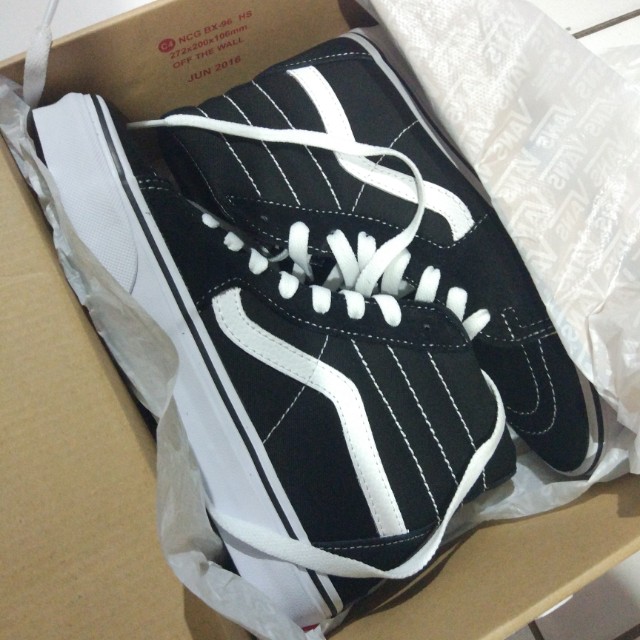 black and white vans size 4