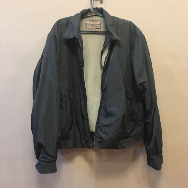 Vintage Jacket (repriced to Php300) (Category: Coats, Jackets and Outerwear) located in Manila. Submitted by whateverkbye (Listing ID 152142297, Image 1). Description: .