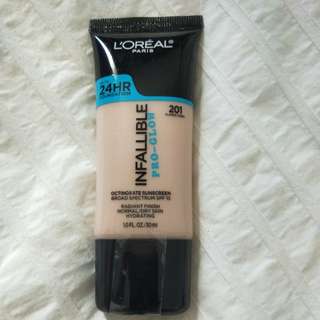 NEW LOreal Pro-Glow Foundation 201