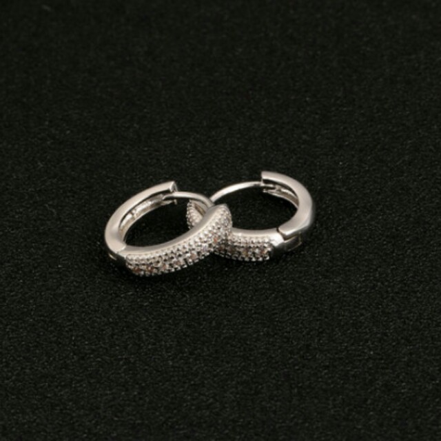 18k Gold plated Earrings (Category: Rings) located in Valenzuela. Submitted by glamwork (Listing ID 153019367, Image 2). Description: .