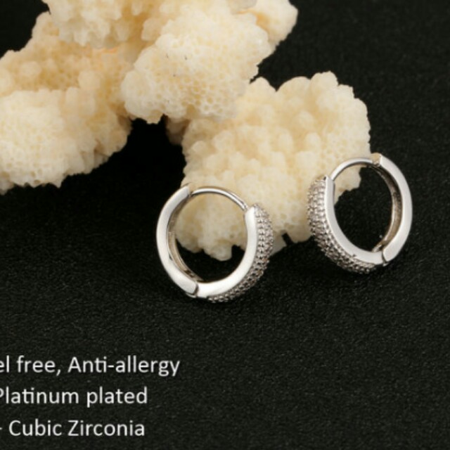 18k Gold plated Earrings (Category: Rings) located in Valenzuela. Submitted by glamwork (Listing ID 153019367, Image 3). Description: .