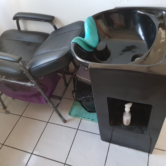 hair wash chair, Furniture & Home Living, Furniture, Chairs on Carousell