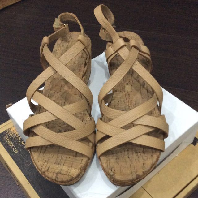 Hush Puppies Women Sepatu Sendal Women S Fashion Women S Shoes On Carousell