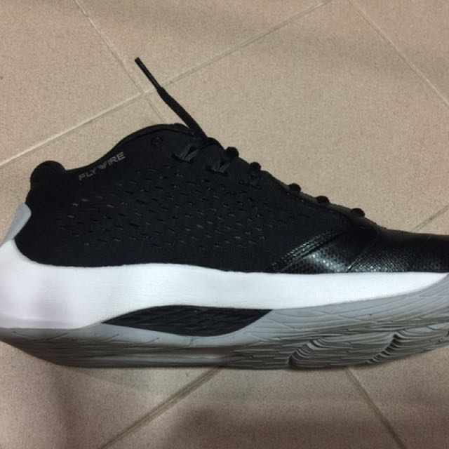 tenis jordan flywire