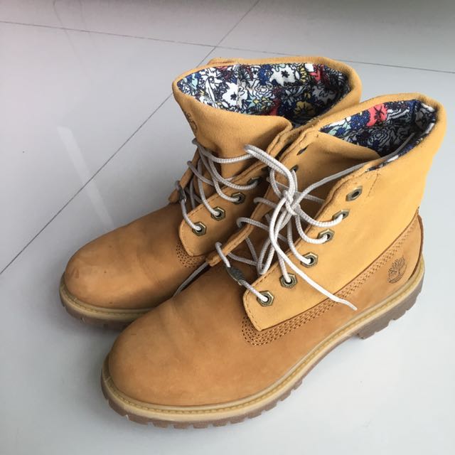 Timberland Women s Authentics Roll Top Boots