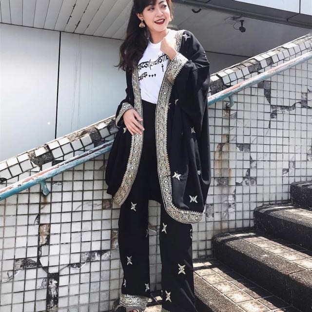 Cardigan on saree hotsell