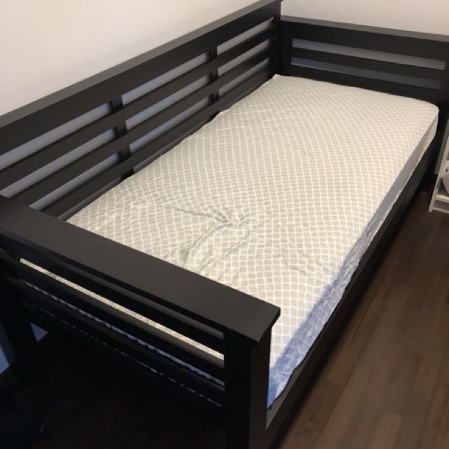 Day bed / sofa substitute like new all wood frame, Furniture & Home