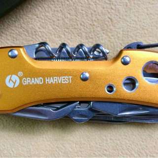 swiss army knife with 14 functions