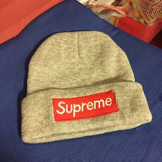 Supreme翻玩毛帽