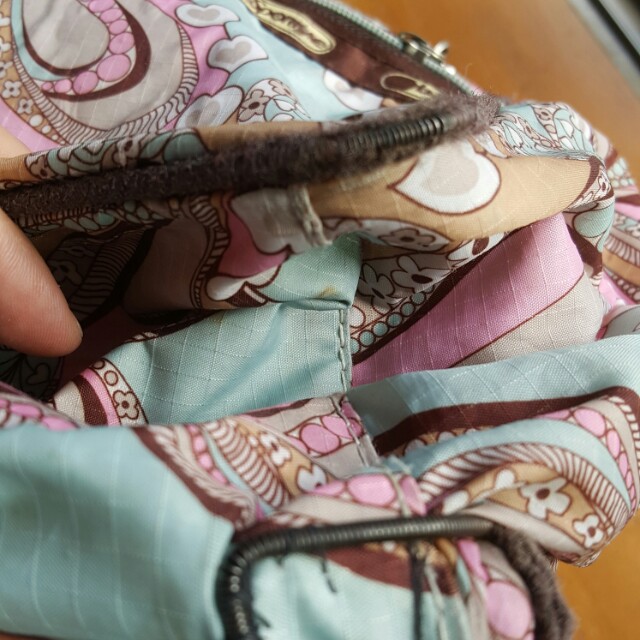baby bags (Category: Diapers & Baby Wipes) located in Quezon City. Submitted by struddels (Listing ID 152502723, Image 3). Description: pre loved baby bag. spacious n washable. the ends have been sewn already though not noticeable if its being carried.