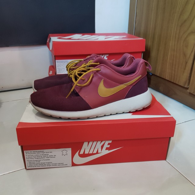 NIKE ROSHE RUN PREMIUM Fesyen Pria Sepatu di Carousell