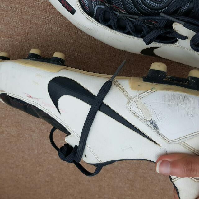 total 90 football boots 2004