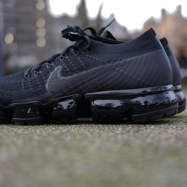 Nike air vapormax hotsell flyknit triple black 3.0