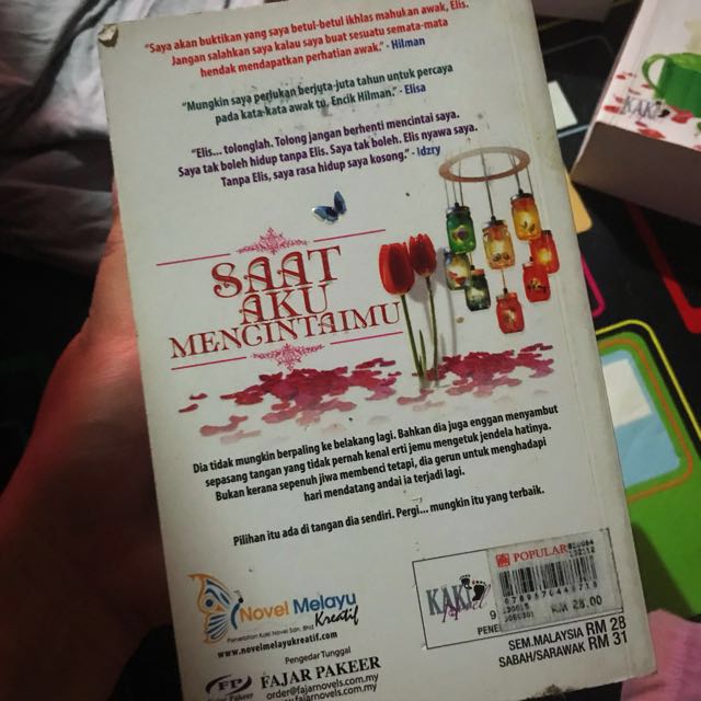 Novel Saat Aku Mencintaimu Books Amp Stationery Books On Carousell