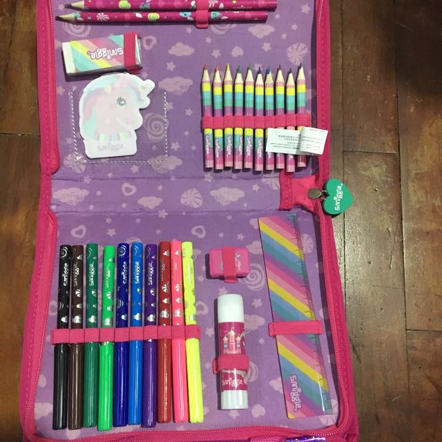 Smiggle set of colored markers,pencil etc, Hobbies & Toys ...