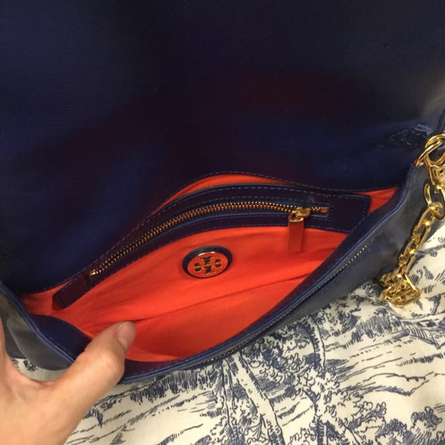 Tory Burch Cobalt Blue Saffiano Clutch Bag Gold Chain, Women's Fashion, Bags  & Wallets, Clutches on Carousell