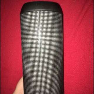 This is an isound iglowsound speaker. It’s Bluetooth and it’s waterproof and it also lights up. Willing to change price.