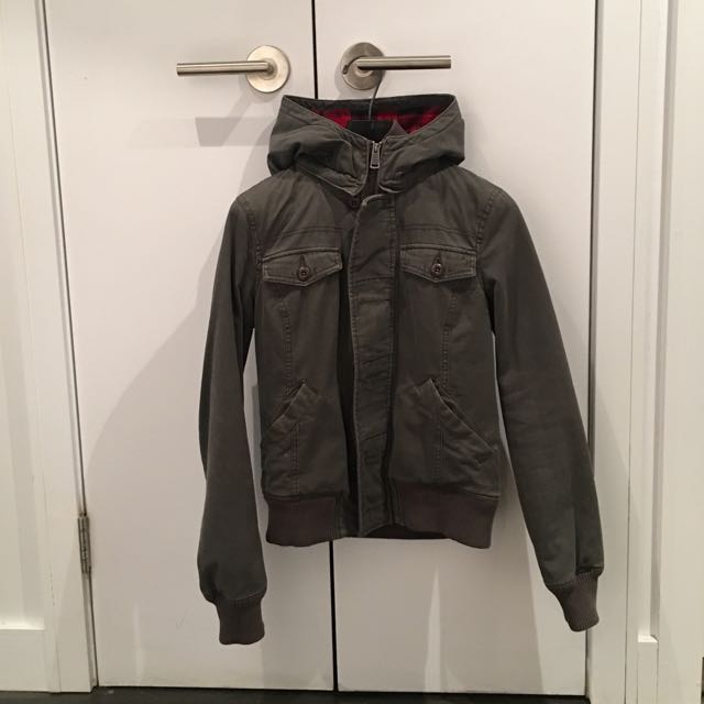 Aritzia TNA Maverick Jacket Women s Fashion Clothes on Carousell