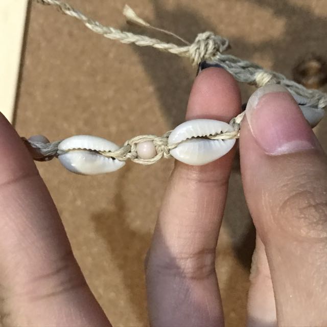 assorted seashell bracelets (Category: Bracelets) located in Singapore. Submitted by _lemonadeinc (Listing ID 153534985, Image 3). Description: super super pretty purchased overseas, never got to wear them :( please help me clear!! .
