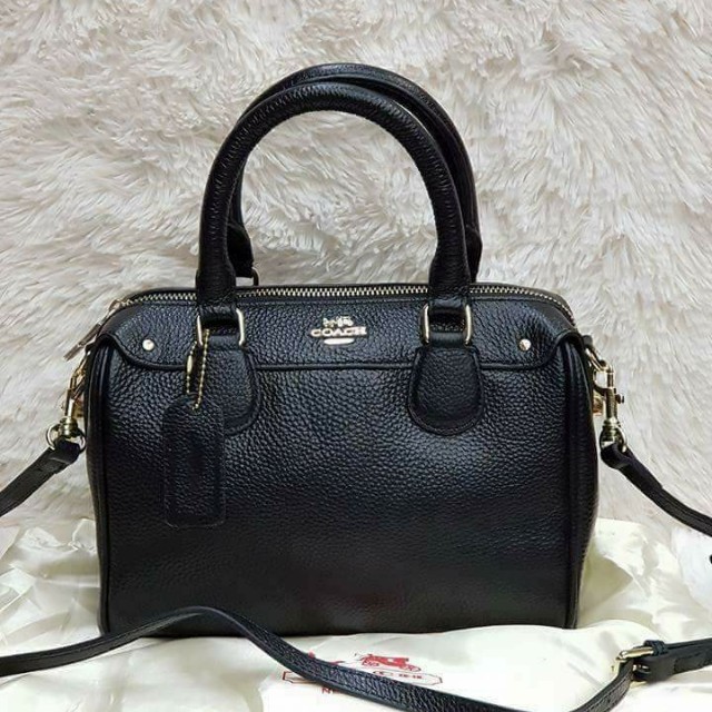 AUTHENTIC COACH BAG, Women's Fashion, Bags & Wallets, Crossbody Bags on Carousell