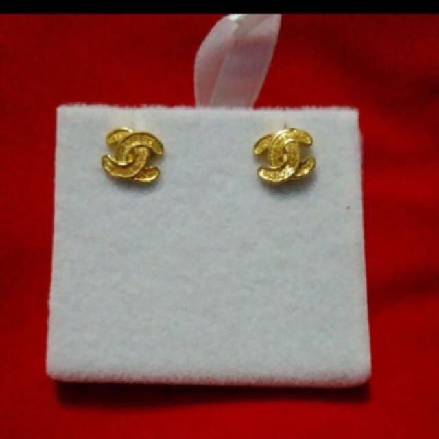 Bn 916 Gold Earrings Babies Kids Bathing Changing Baby Toiletries Grooming On Carousell