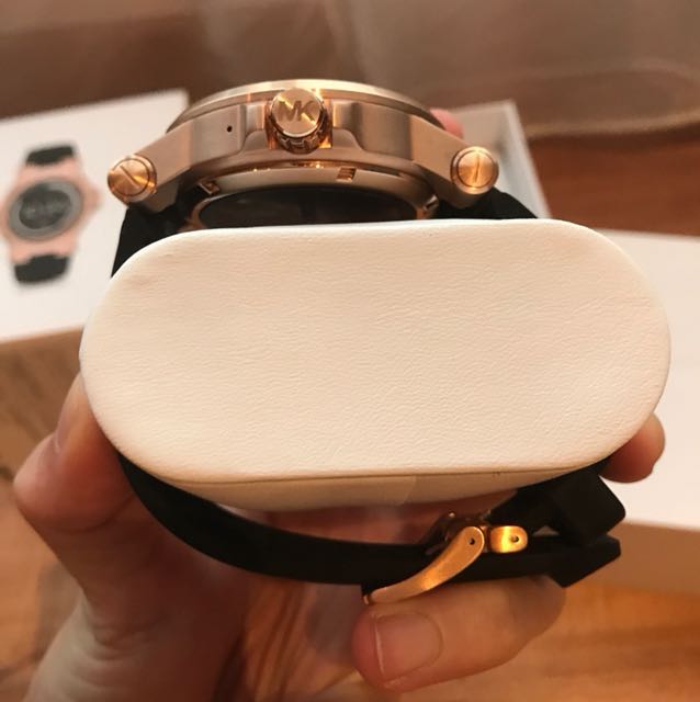 Vday special Brand new Michael Kors access dylan smartwatch mkt5010