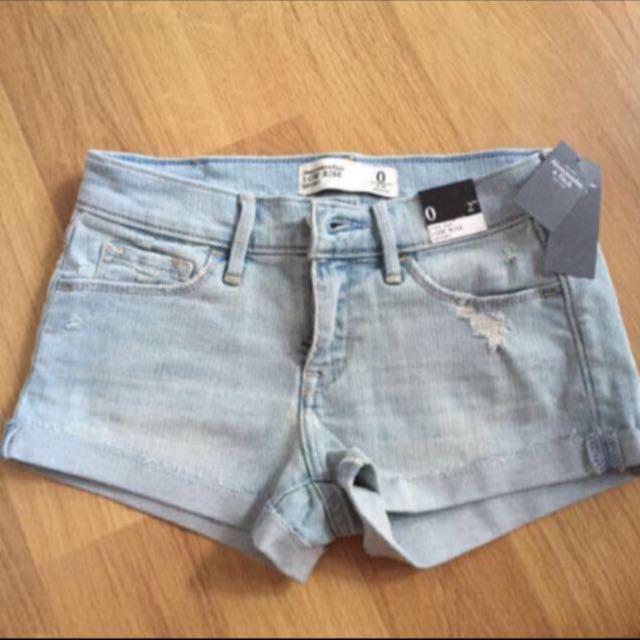 Denim Shorts In Light Wash Size 