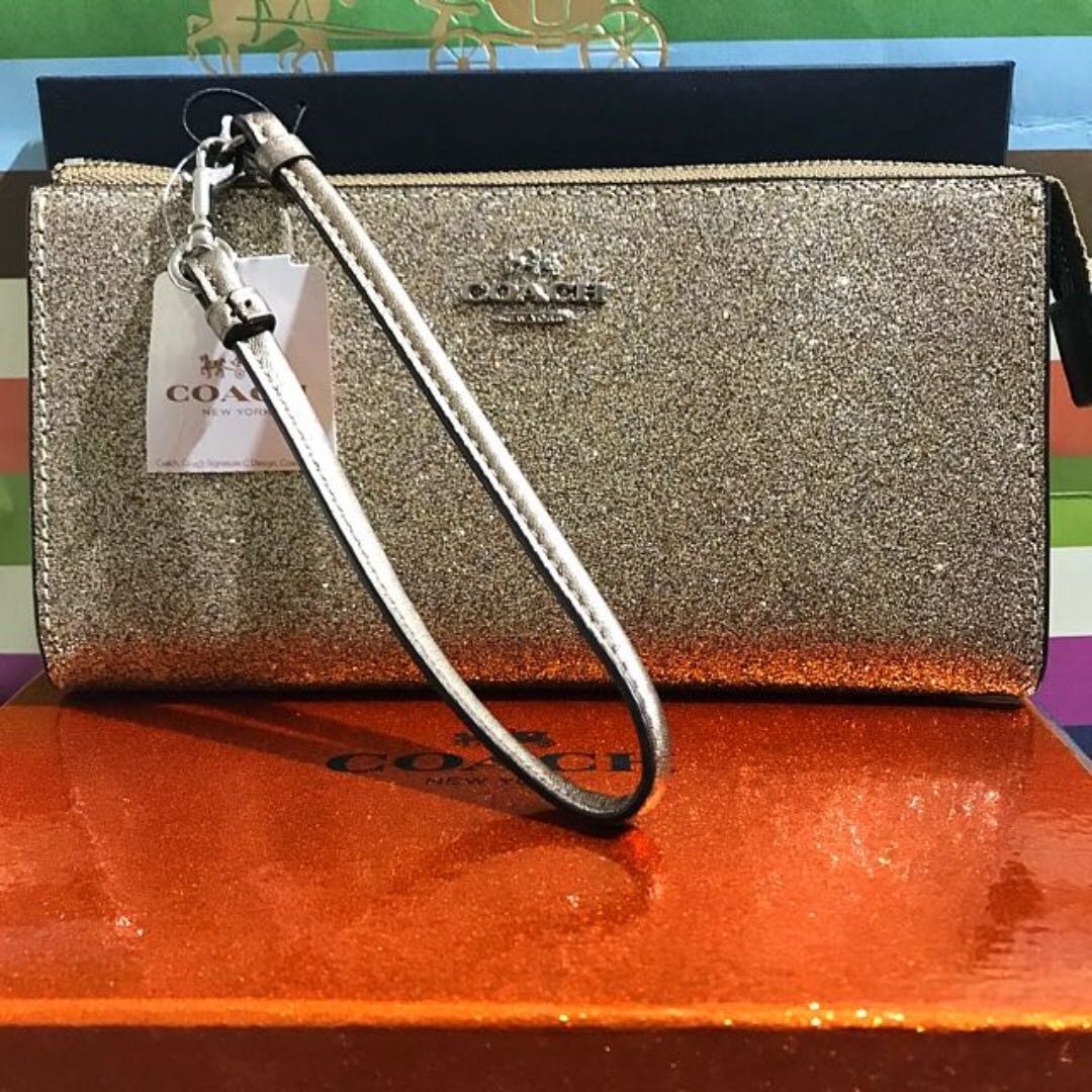 iphone wristlet coach