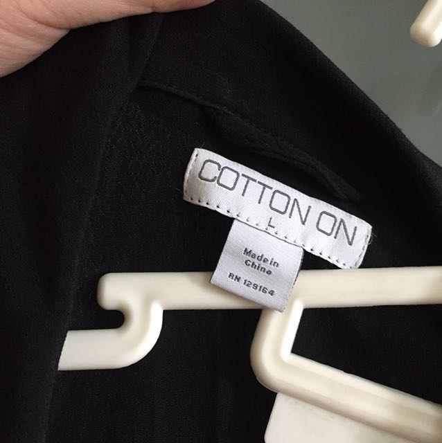 Cropped Jacket (Category: Longsleeves) located in Kuala Lumpur. Submitted by nanamango (Listing ID 153774713, Image 3). Description: Cotton On’s Cropped Jacket. Looks like a blazer but its cropped. With shoulder pad. New. Price tag removed because i thought im going to wear, but nope, as usual, hibernate in my closet. *Price negotiable when purchase more than one item*.