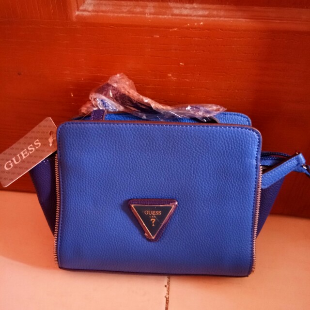 Guess Sling Bag, Women's Fashion, Bags 
