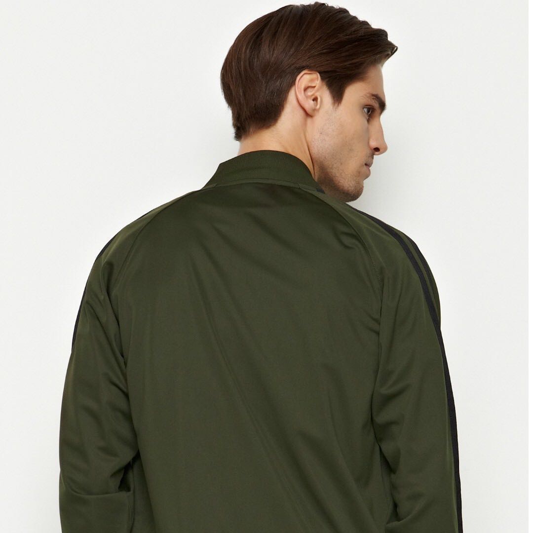 Padini Jacket (Category: Hoodies) located in Singapore. Submitted by jasonyap614 (Listing ID 153465670, Image 3). Description: PDI Active Wear Bomber Jacket Brand New Without Tag. Never used before. Condition : 10/10 Received as gift. Selling at $15 I'm 176cm and 67kg. Fit me nicely..
