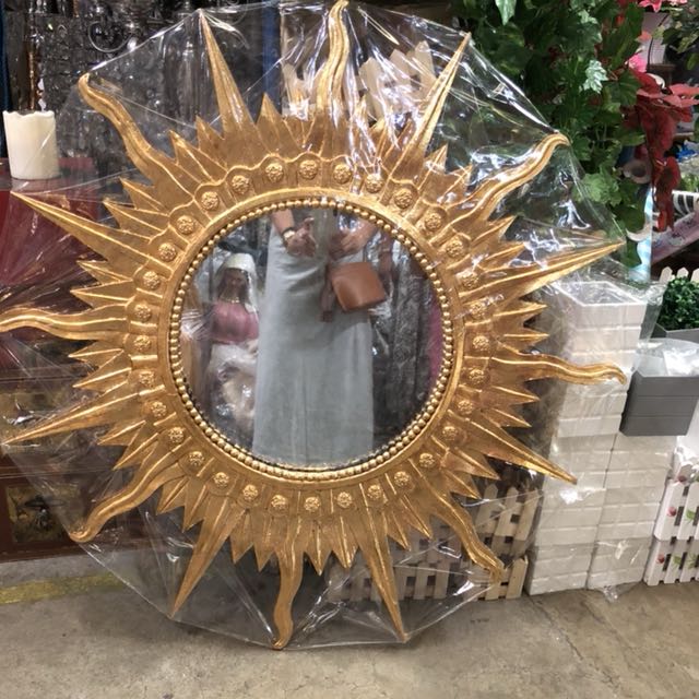 Sun burst mirror (Category: Mirrors) located in Quezon City. Submitted by urbanmama (Listing ID 153774736, Image 1). Description: .