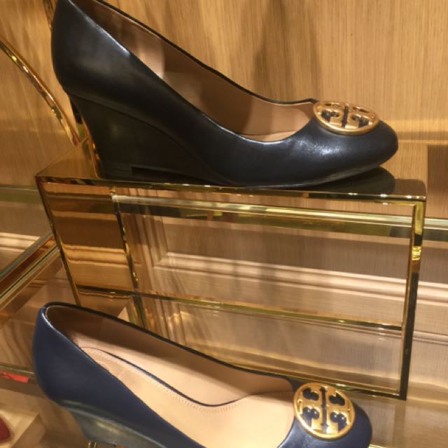 chelsea wedge tory burch