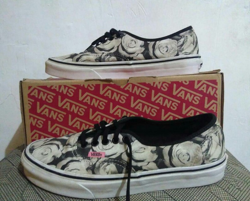Vans Authentic Digi roses, Fesyen Pria, Sepatu di Carousell