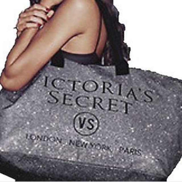 Victoria Secrets Duffle Bag, Women's Fashion, Bags & Wallets, Cross