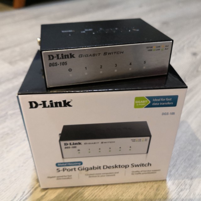 D-link Network Switch (Category: Networking) located in Singapore. Submitted by daberyuq (Listing ID 153864069, Image 1). Description: Used for a month before i upgrade to a 8 port..